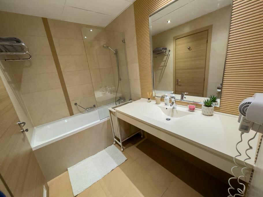 Luxury 2 Bedroom Apartment Bucareste Exterior foto