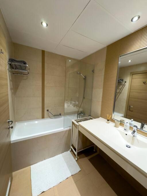 Luxury 2 Bedroom Apartment Bucareste Exterior foto