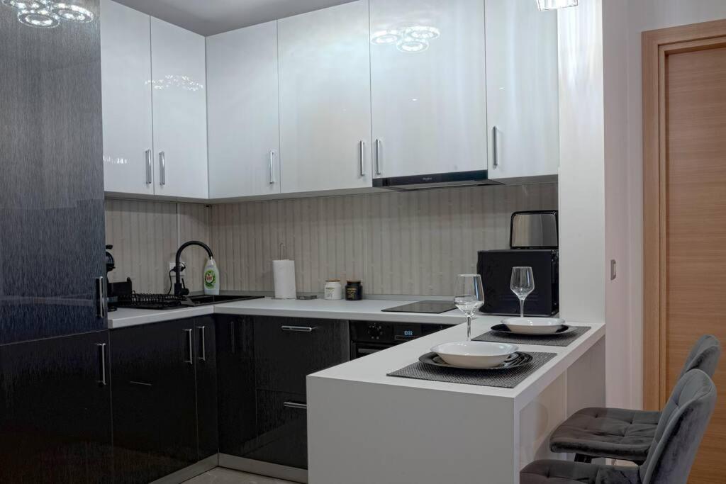 Luxury 2 Bedroom Apartment Bucareste Exterior foto